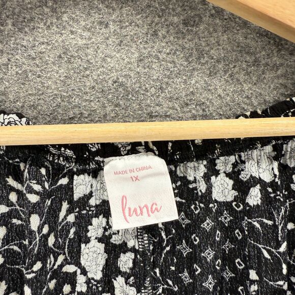 Luna Blouse Women 1X Plus Black Floral Short Sleeve Rayon Round Neck Casual - Picture 3 of 7